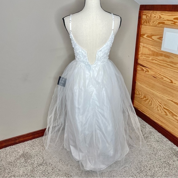 Lulus Graceful Beauty White 3D Floral Tulle Sleeveless Maxi Dress XS NWT - Picture 3 of 9